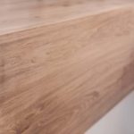 drewniane wykończenie półki