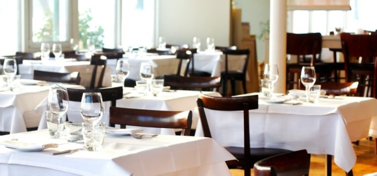 Jakie stoły sprawdzą się w restauracjach?
